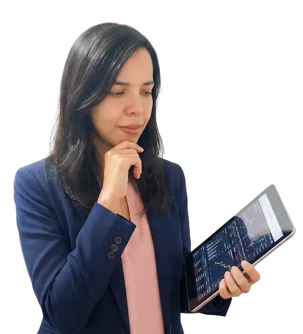Barbara seo specialist analiando datos en tablet